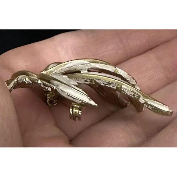 Vintage JJ Brooch Gold And Silver Tone Leaf ‎ w/ Brushed Finish Pin - Picture 5 of 5